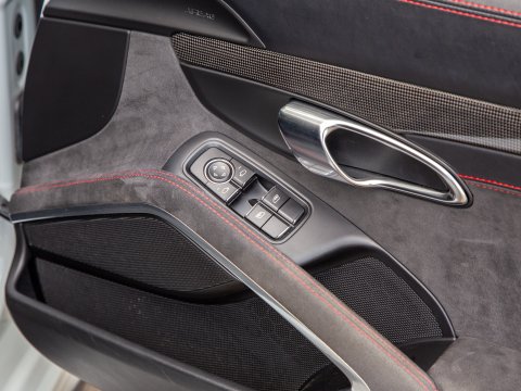 Porsche 911 CARRERA GTS PDK 44