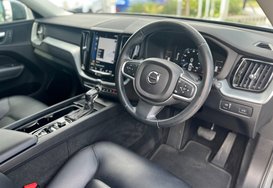 Volvo XC60 D4 MOMENTUM AWD AUTO 19