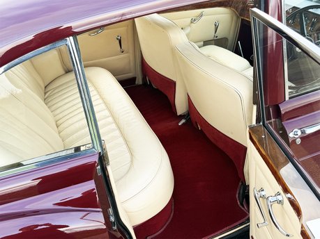 Bentley S1 Continental Mulliner Flying Spur 52