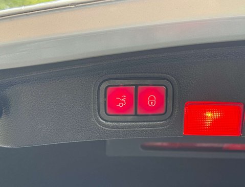 Mercedes-Benz C Class 2.1 C 250 AMG Line Premium D Auto 2dr 38