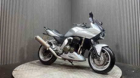 Kawasaki Z ZR750 2007 1 OWNER ONLY 8K NEW MOT WARRANTY 750CC 2