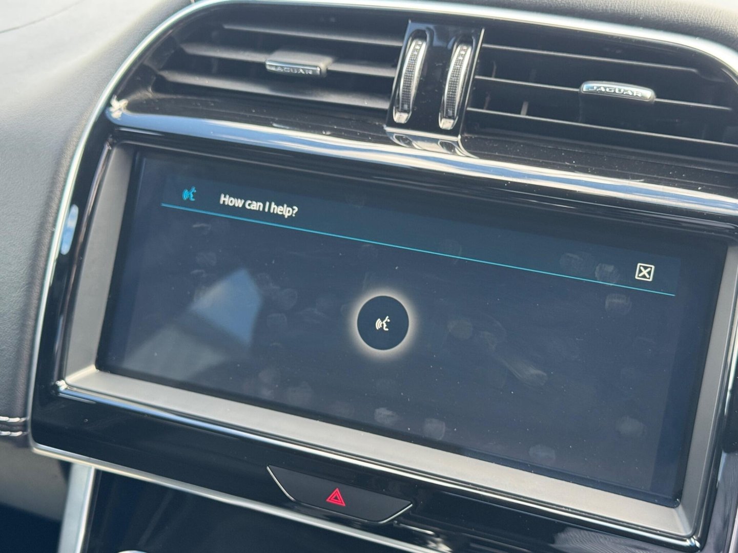 2019 Jaguar XE — image 24