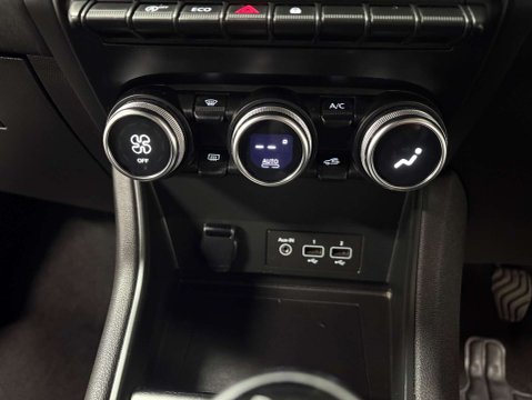 Renault Captur 1.3 Captur Iconic TCe 5dr 29