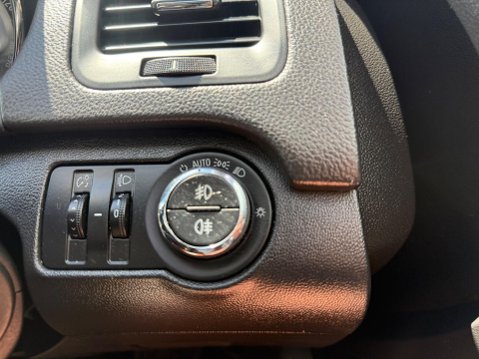 Vauxhall Insignia 2.0 CDTi SRi Nav Auto Euro 5 5dr 14