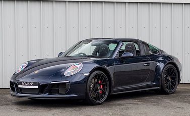 Porsche 911 Targa 4 GTS (991.2) 6