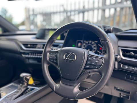 Lexus Ux 250H 37