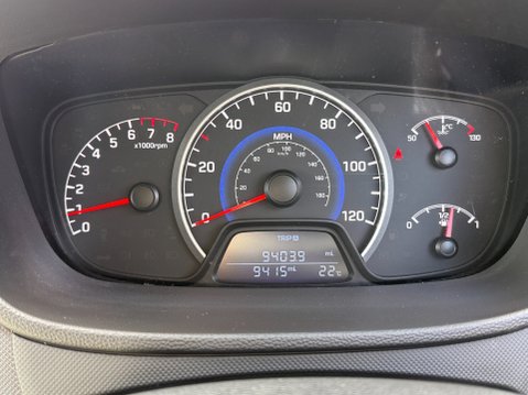Hyundai i10 SE *ONLY 8,365 MILES* 11