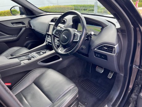 Jaguar F-Pace 2.0 D180 Chequered Flag Auto AWD Euro 6 (s/s) 5dr 11