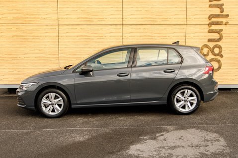 Volkswagen Golf LIFE TSI 9