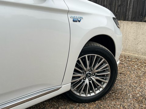 Mitsubishi Outlander PHEV DESIGN 39