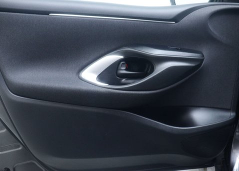 Toyota Yaris 1.5 Yaris Design HEV CVT 5dr 47