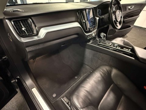 Volvo XC60 2.0 XC60 Momentum D4 AWD Auto 4WD 5dr 46