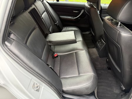 BMW 3 Series 318D EXCLUSIVE EDITION TOURING 24