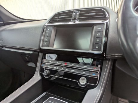 Jaguar F-Pace 2.0 F-PACE R-Sport AWD D Auto 4WD 5dr 63