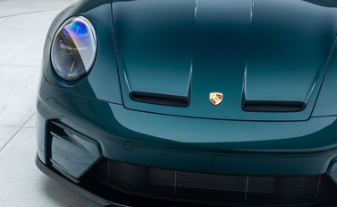 Porsche 911 GT3 TOURING (992.2) 33