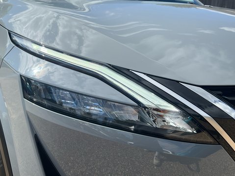 Nissan Qashqai DIG-T ACENTA PREMIUM DCT MHEV 17