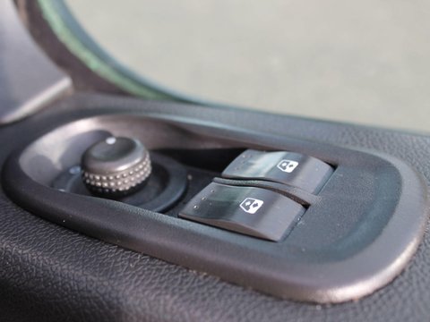 Renault Master 2.3 dCi 35 Business FWD MWB Medium Roof Euro 6 5dr 16