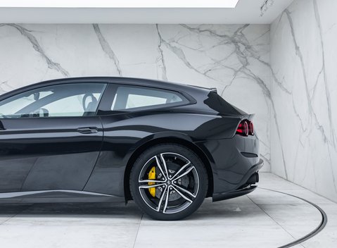 Ferrari GTC4 Lusso V12 36