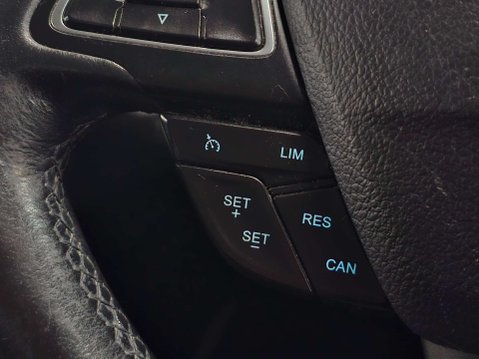 Ford Focus 1.0 Titanium 5dr 64