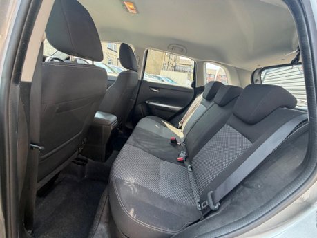 Suzuki Vitara SZ4 BOOSTERJET MHEV 11