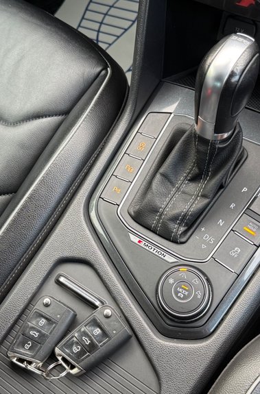 Volkswagen Tiguan R-LINE TDI BMT 4MOTION DSG -RARE LEATHER -DYNAUDIO -TOWBAR -APPLE CARPLAY  
