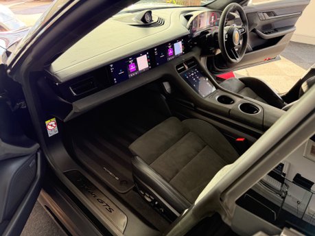 Porsche Taycan GTS 41