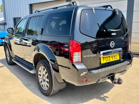 Nissan Pathfinder 2.5 dCi Tekna 4WD Euro 5 5dr 6