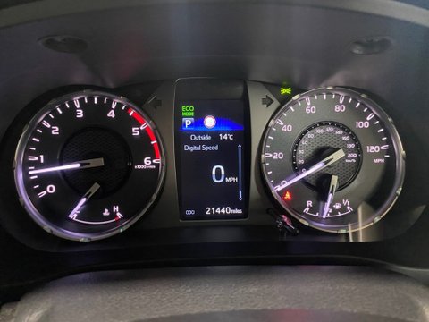 Toyota Hilux INVINCIBLE 4WD D-4D DCB 13