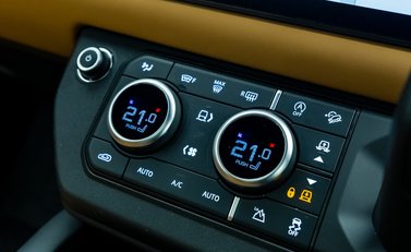 Land Rover Defender 90 V8 CARPATHIAN EDITION 23