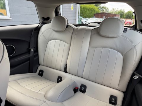 Mini Hatch COOPER EXCLUSIVE 33