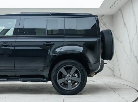 Land Rover Defender 110 D250 X-DYNAMIC HSE 35