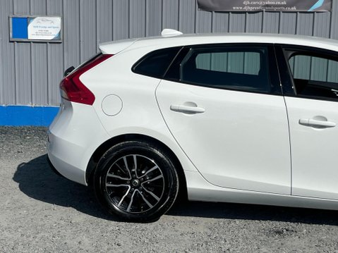 Volvo V40 2.0 T2 GPF Momentum Nav Plus Euro 6 (s/s) 5dr 20