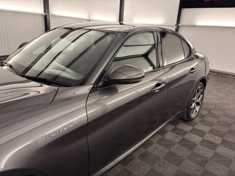 Alfa Romeo Giulia 2.0T Veloce Auto Euro 6 (s/s) 4dr 39