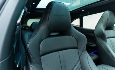 Aston Martin DBX 707 12