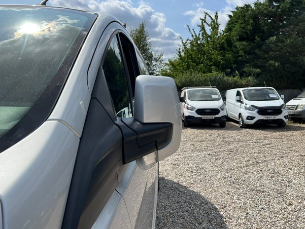 Ford Transit Custom SWB L1H1 Low Roof Limited 300 Air Con Alloys Sensors EURO 6 NO VAT 20