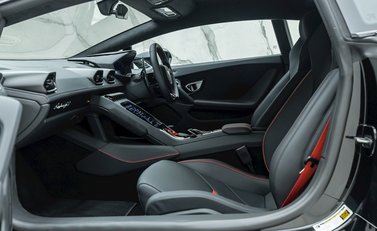Lamborghini Huracan LP640-4 EVO 11