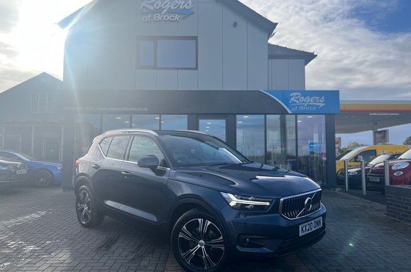 Volvo XC40 2.0 T4 INSCRIPTION PRO AUTO PETROL 2