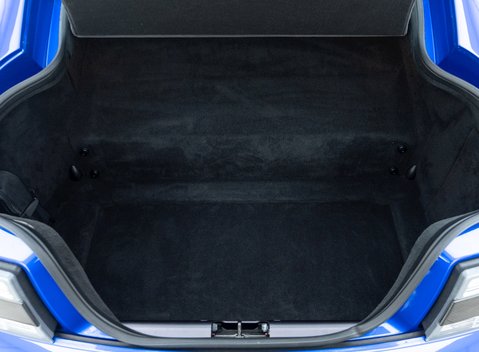 Aston Martin Vantage GT8 37