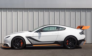 Aston Martin Vantage GT12 2