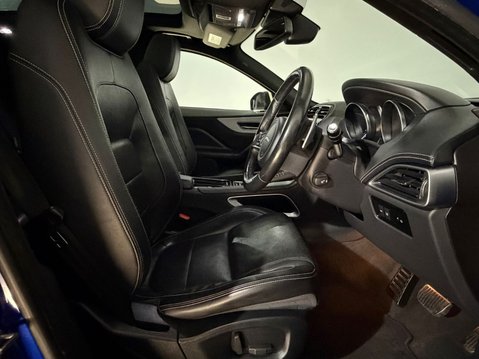 Jaguar F-Pace R-SPORT AWD 17