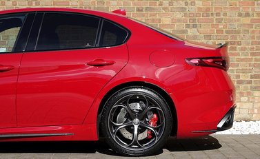 Alfa Romeo Giulia Quadrifoglio 8
