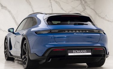 Porsche Taycan 4 Cross Turismo 3