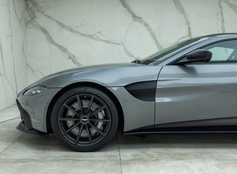 Aston Martin V8 Vantage 23