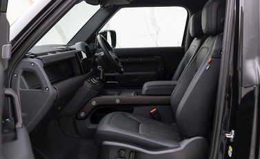 Land Rover Defender 90 X D300 13