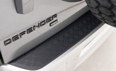 Land Rover Defender 110 HSE P300 30