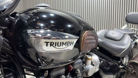 Triumph Speedmaster 2019 ONLY 24K LONG MOT PANNIERS SISSY BAR CRUISER ROADSTER 28