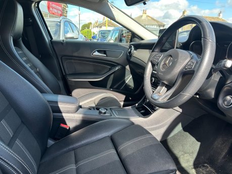 Mercedes-Benz GLA GLA 180 URBAN EDITION 16