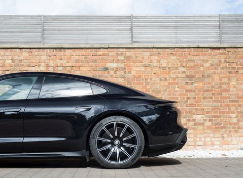 Porsche Taycan Turbo 30
