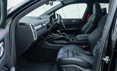 Porsche Cayenne GTS 14