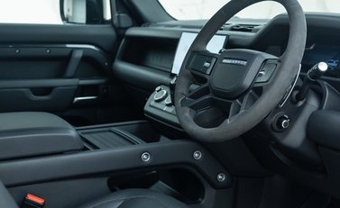 Land Rover Defender 90 V8 P525 URBAN 13